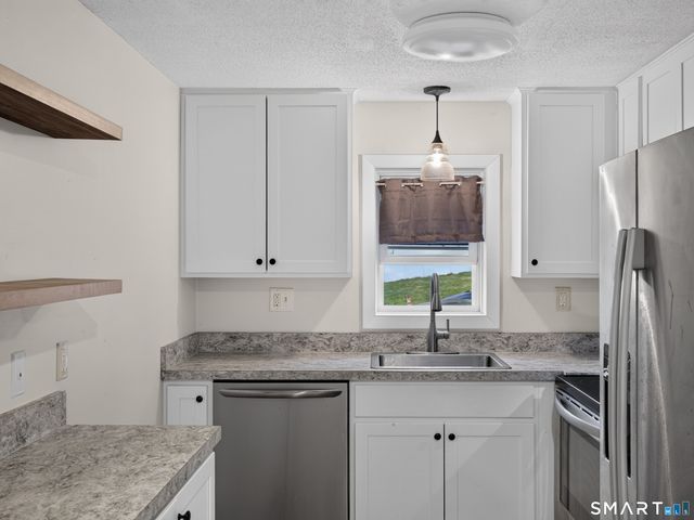 17 Grove Street, New London, CT 06320