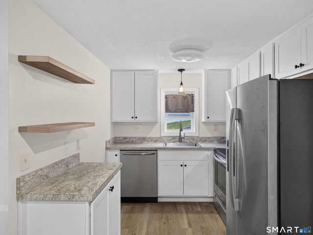 17 Grove Street, New London, CT 06320