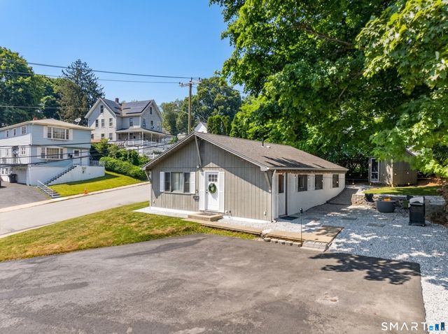 17 Grove Street, New London, CT 06320
