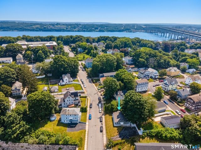 17 Grove Street, New London, CT 06320