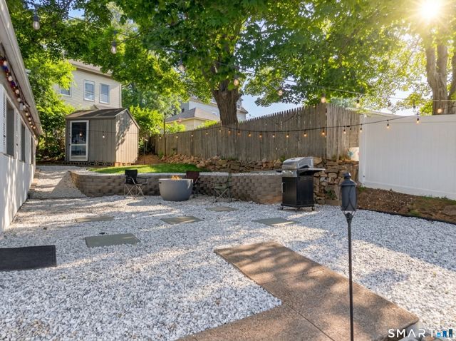 17 Grove Street, New London, CT 06320