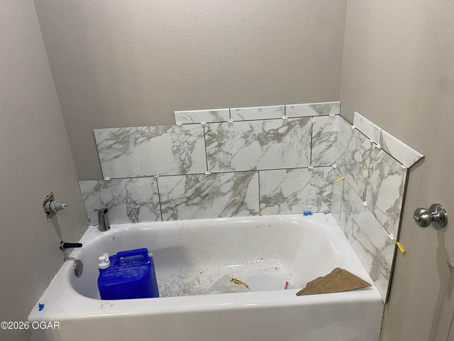 203 N Oliver Avenue, Joplin, MO 64801