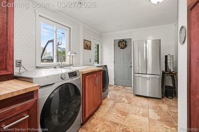 22445 Wildwood Street, St. Clair Shores, MI 48081