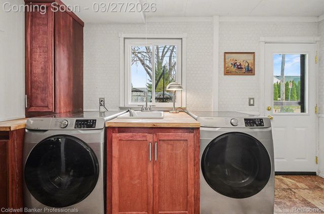 22445 Wildwood Street, St. Clair Shores, MI 48081