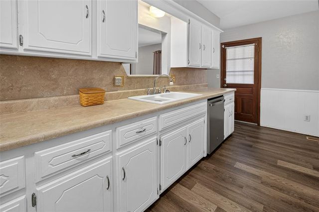1119 W Johnathan Way, Mustang, OK 73064