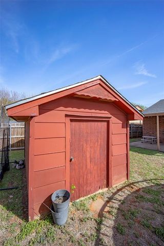 1119 W Johnathan Way, Mustang, OK 73064