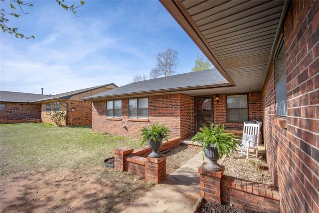1119 W Johnathan Way, Mustang, OK 73064