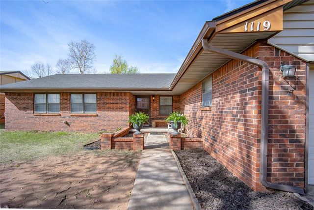1119 W Johnathan Way, Mustang, OK 73064