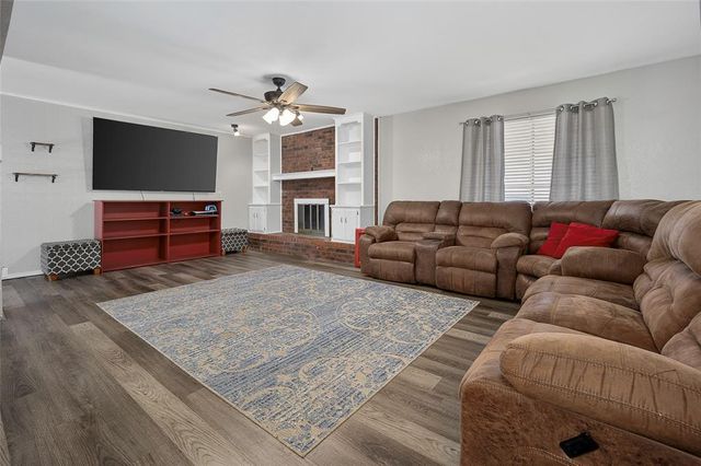 1119 W Johnathan Way, Mustang, OK 73064