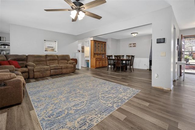 1119 W Johnathan Way, Mustang, OK 73064