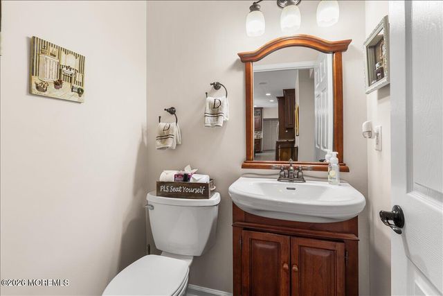 220 Round Hill Drive, Freehold, NJ 07728