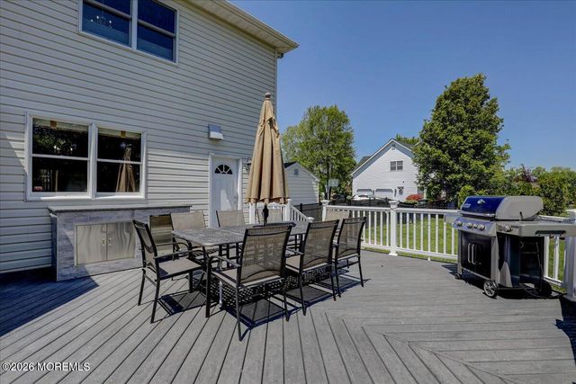 220 Round Hill Drive, Freehold, NJ 07728