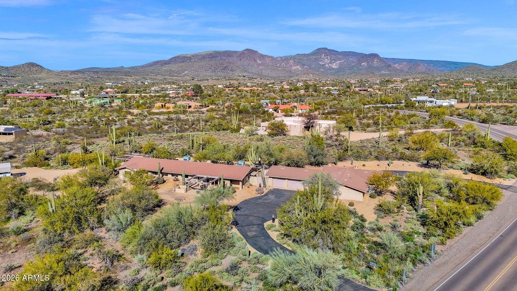 39402 N Spur Cross Road, Cave Creek, AZ 85331