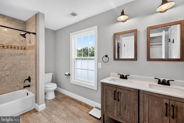 11809 BRADLEY FOREST RD, Manassas, VA 20112