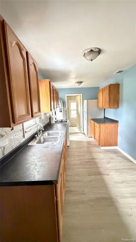 3590 Dallas Avenue, Warren, MI 48091