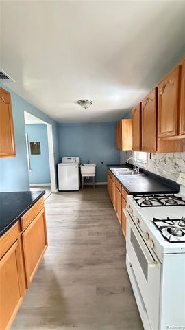 3590 Dallas Avenue, Warren, MI 48091