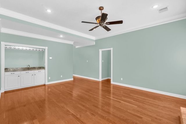 142 W Shadowpoint Circle, The Woodlands, TX 77381