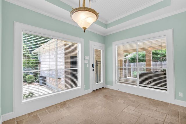 142 W Shadowpoint Circle, The Woodlands, TX 77381