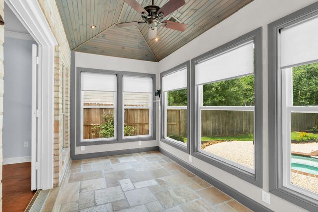 142 W Shadowpoint Circle, The Woodlands, TX 77381