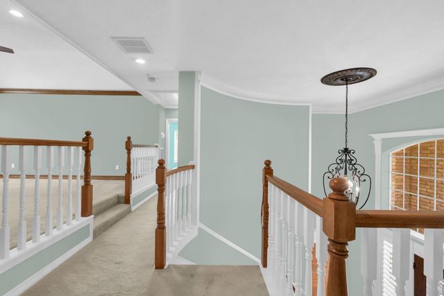 142 W Shadowpoint Circle, The Woodlands, TX 77381