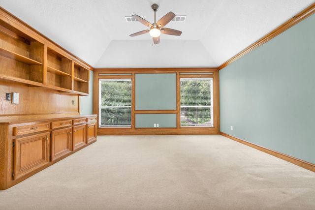 142 W Shadowpoint Circle, The Woodlands, TX 77381
