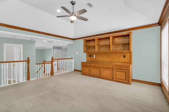 142 W Shadowpoint Circle, The Woodlands, TX 77381