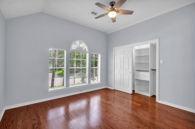 142 W Shadowpoint Circle, The Woodlands, TX 77381