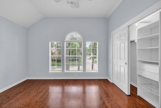 142 W Shadowpoint Circle, The Woodlands, TX 77381