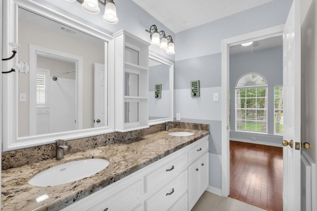 142 W Shadowpoint Circle, The Woodlands, TX 77381