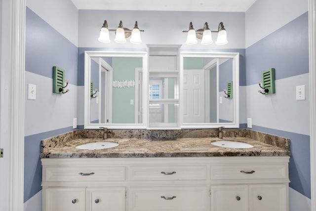 142 W Shadowpoint Circle, The Woodlands, TX 77381