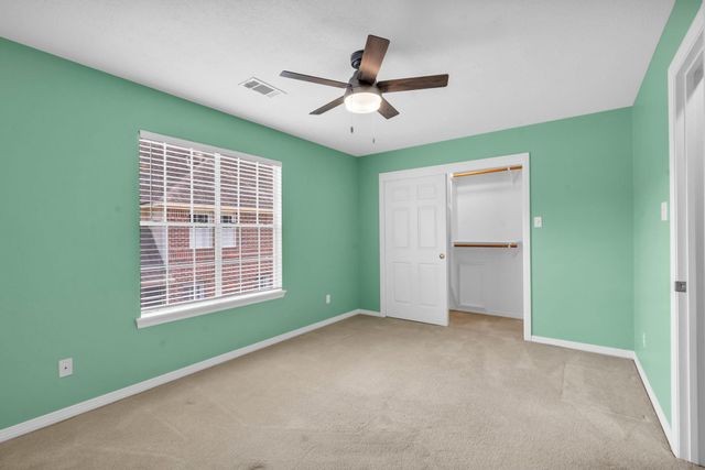 142 W Shadowpoint Circle, The Woodlands, TX 77381