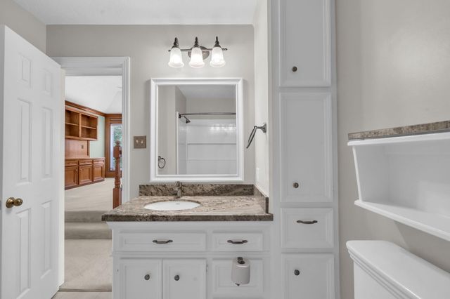 142 W Shadowpoint Circle, The Woodlands, TX 77381