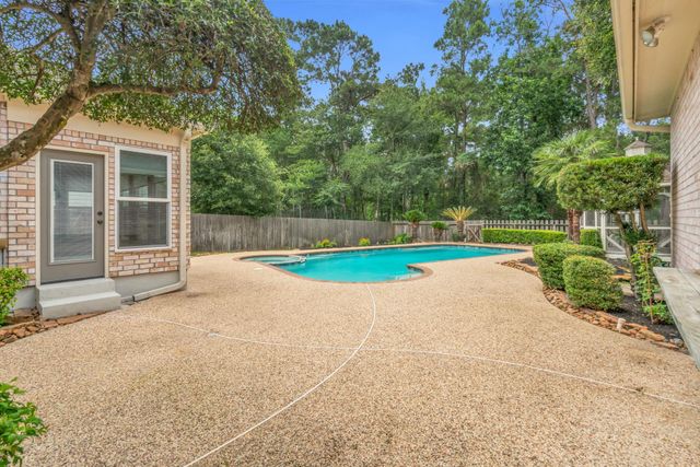 142 W Shadowpoint Circle, The Woodlands, TX 77381
