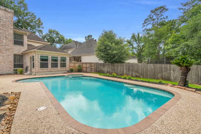 142 W Shadowpoint Circle, The Woodlands, TX 77381