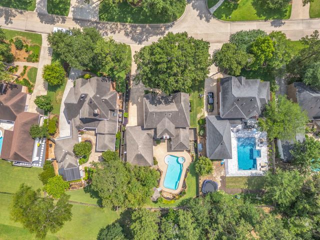 142 W Shadowpoint Circle, The Woodlands, TX 77381
