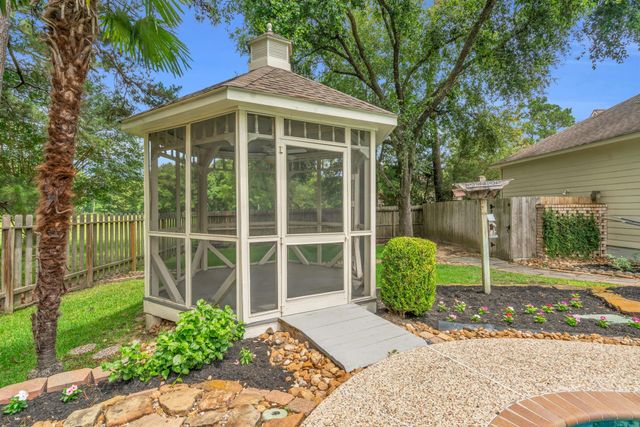 142 W Shadowpoint Circle, The Woodlands, TX 77381