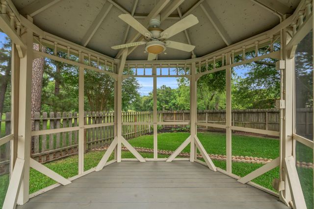 142 W Shadowpoint Circle, The Woodlands, TX 77381
