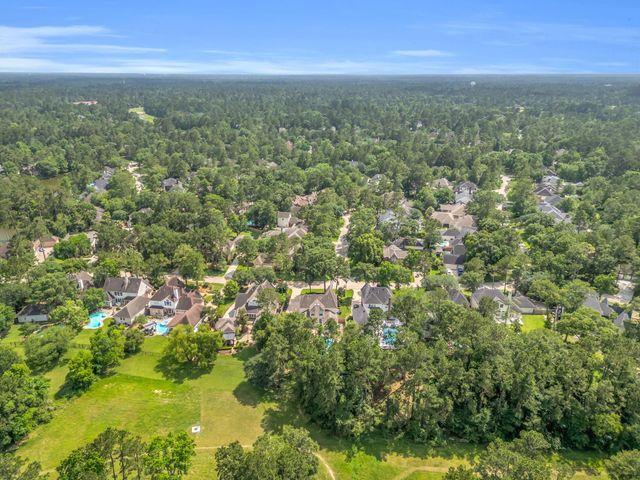 142 W Shadowpoint Circle, The Woodlands, TX 77381