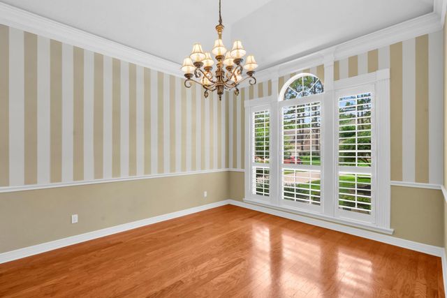 142 W Shadowpoint Circle, The Woodlands, TX 77381