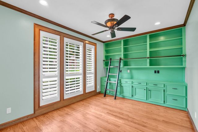142 W Shadowpoint Circle, The Woodlands, TX 77381