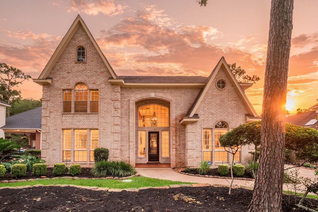 142 W Shadowpoint Circle, The Woodlands, TX 77381