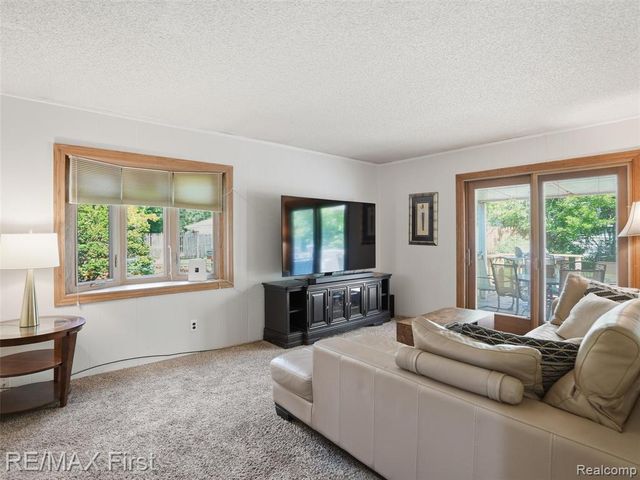 21213 Centennial Street, Saint Clair Shores, MI 48081