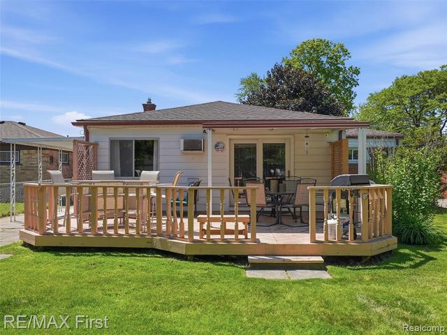 21213 Centennial Street, Saint Clair Shores, MI 48081