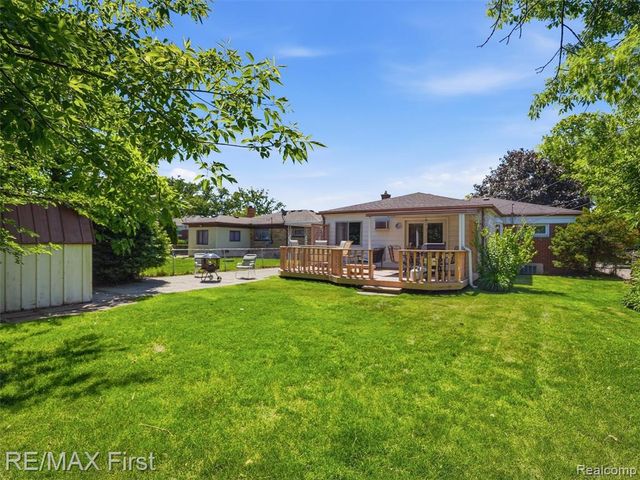 21213 Centennial Street, Saint Clair Shores, MI 48081
