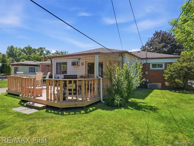 21213 Centennial Street, Saint Clair Shores, MI 48081