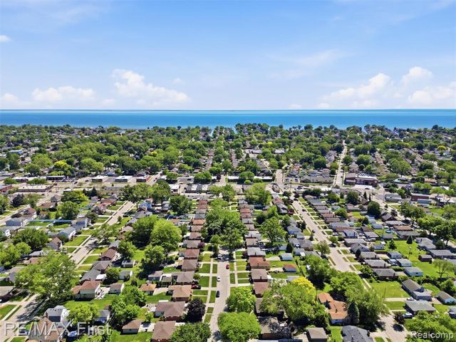 21213 Centennial Street, Saint Clair Shores, MI 48081