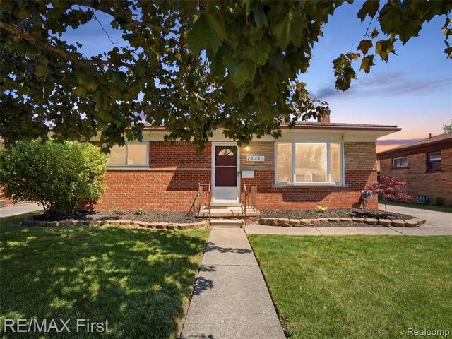 21213 Centennial Street, Saint Clair Shores, MI 48081