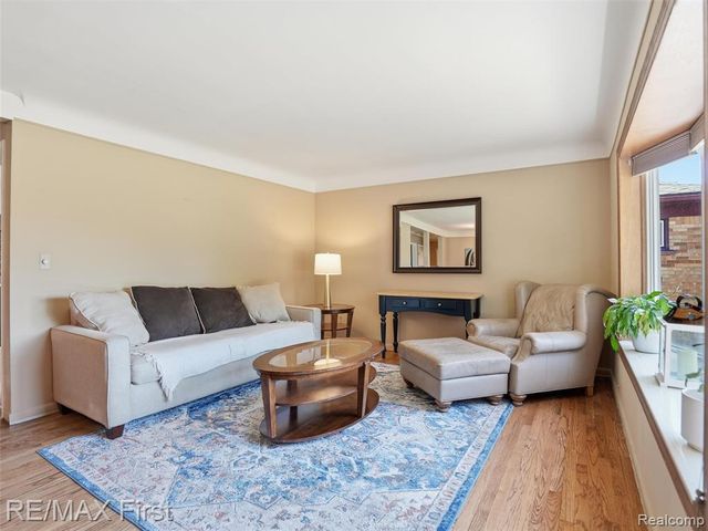21213 Centennial Street, Saint Clair Shores, MI 48081