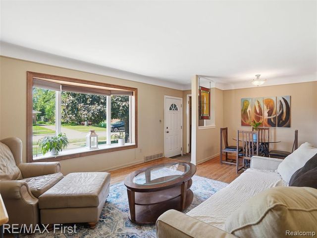 21213 Centennial Street, Saint Clair Shores, MI 48081