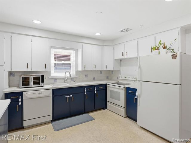 21213 Centennial Street, Saint Clair Shores, MI 48081